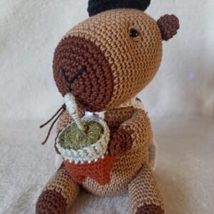 Capybara uruguayo con boina mate y bandera